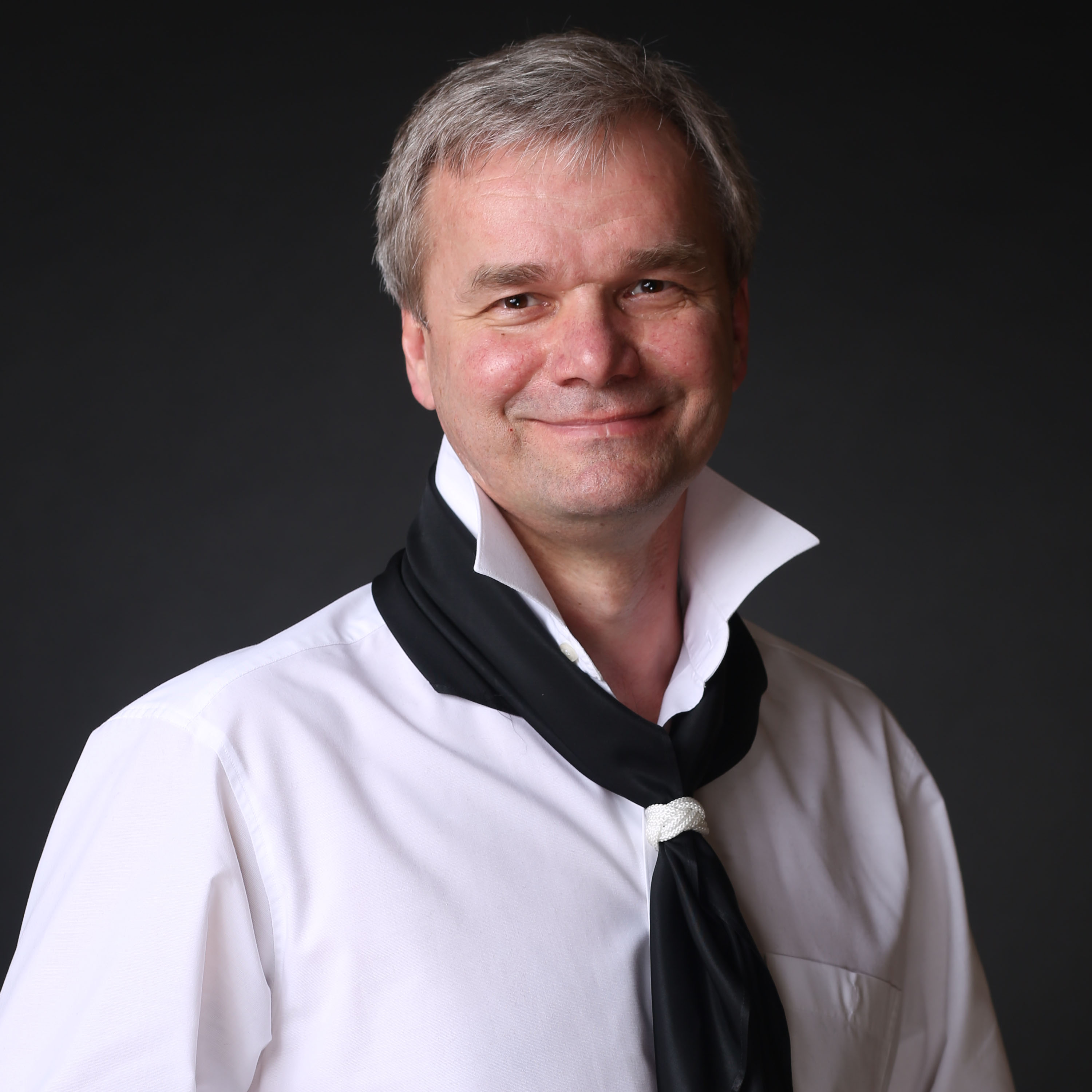 Портрет митця VOLODYMYR GLUKHOMANYUK, який працює у стилі architect, marine artist (Valencia, Іспанія) Фото 1 з 1.